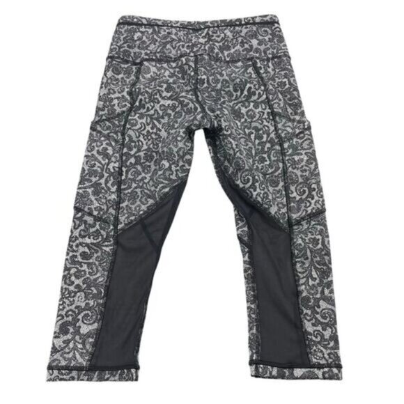 Lululemon Outrun 17" Crop Womens Size 4 Activewear Mini Cinder Lace White Black - Picture 11 of 13